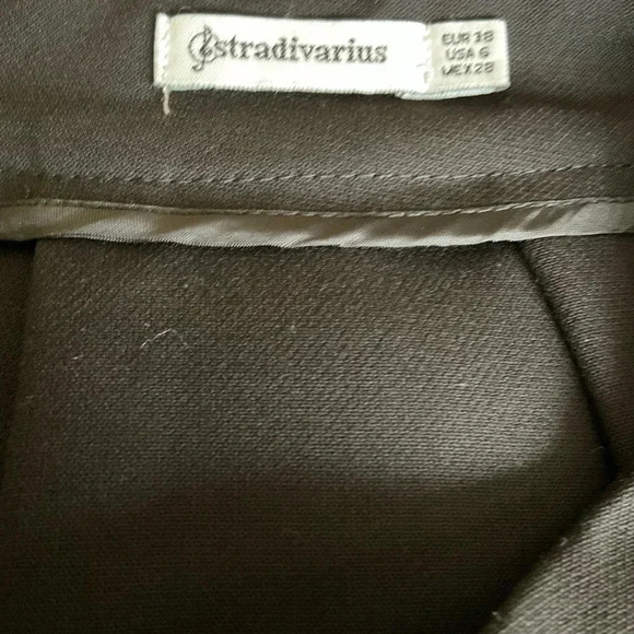 Stradivarius Pleated Skirt with Pockets - Picture 3 of 4